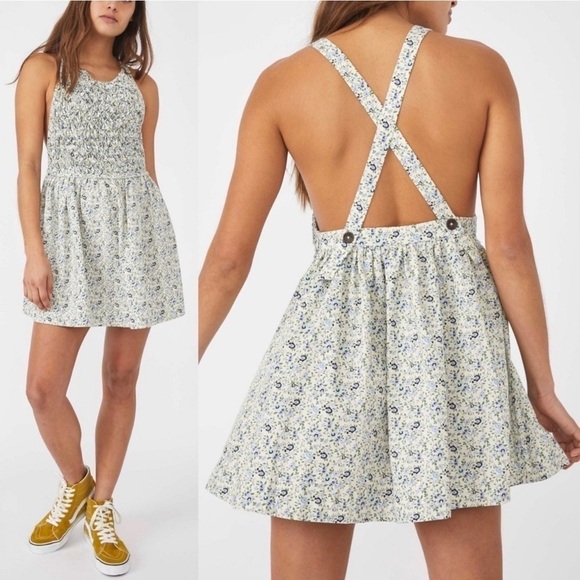 Free People Dresses & Skirts - Free People Petunia Mini dress in floral tea combo, smocked, apron style, medium